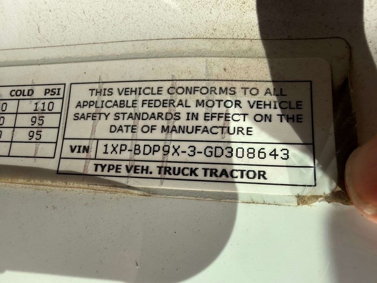 2016-peterbilt-579-image-14