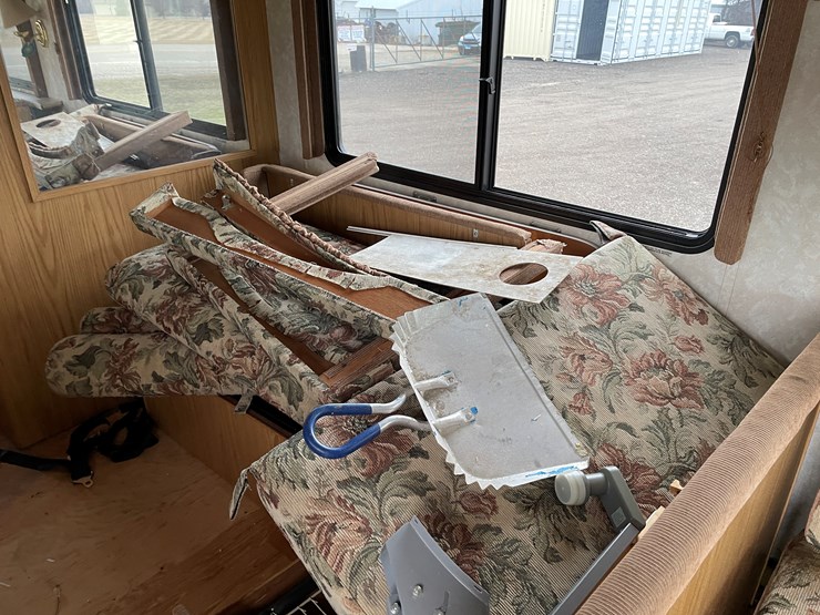 #2026-•-1999-ford-fleetwood-bounder-32h-rv-(has-wi-title)-image-24