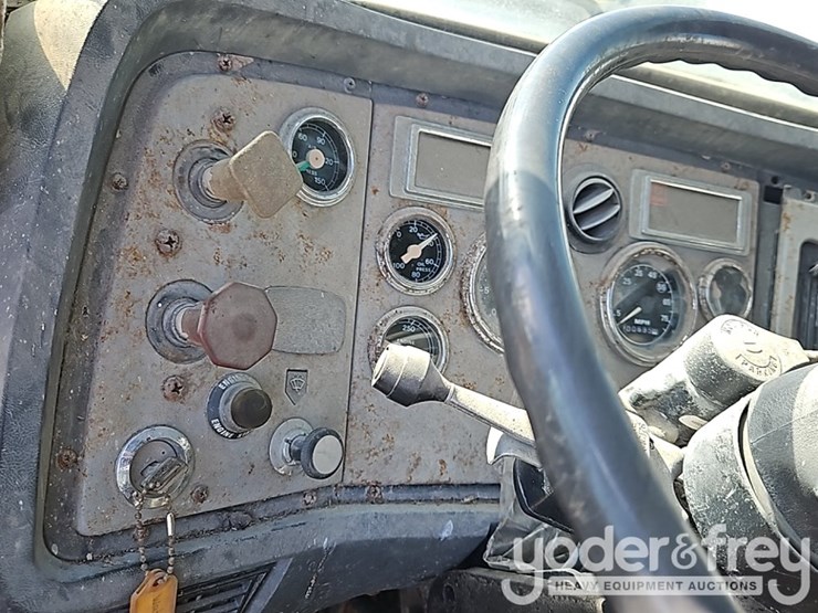 1995-ford-l8000-image-33