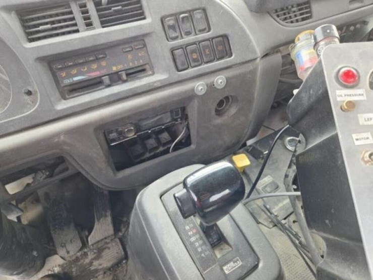 2009-gmc-t7500-image-29