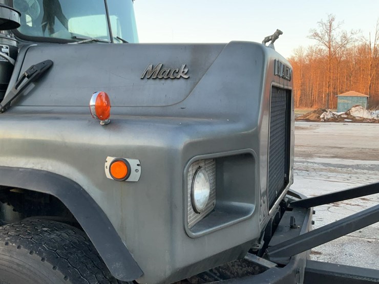 1989-mack-dm690s-image-56