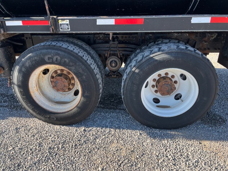 2009-volvo-vhd-bobtail-vacuum-truck-image-14