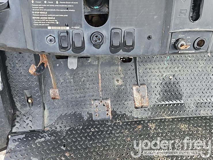 2021-club-car-carryall-1700d-image-24