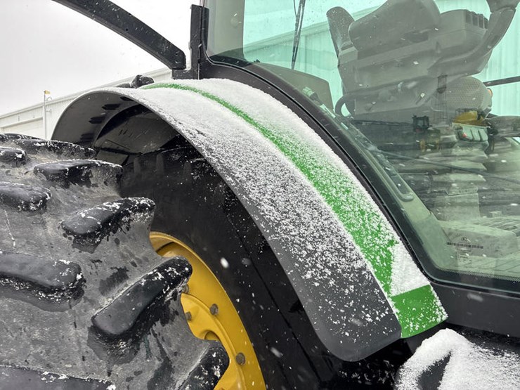 2011-john-deere-8335r-image-17