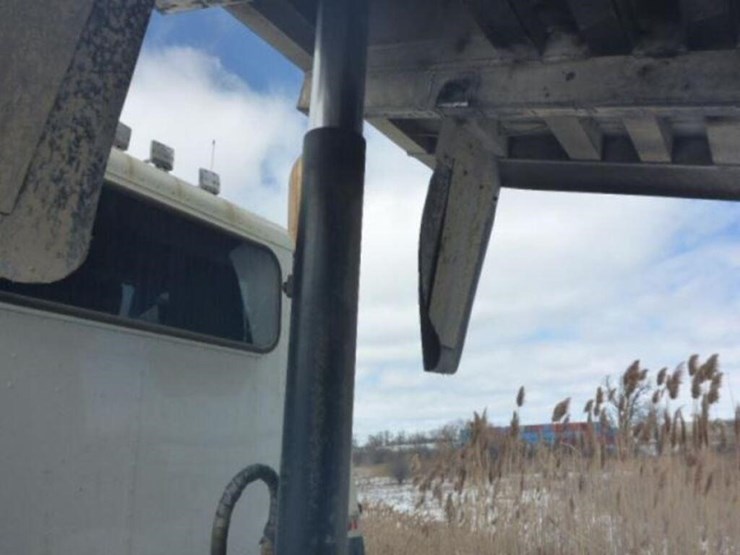 2015-peterbilt-367-image-47