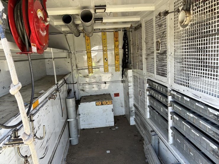 2012-ford-f550-xlt-image-10