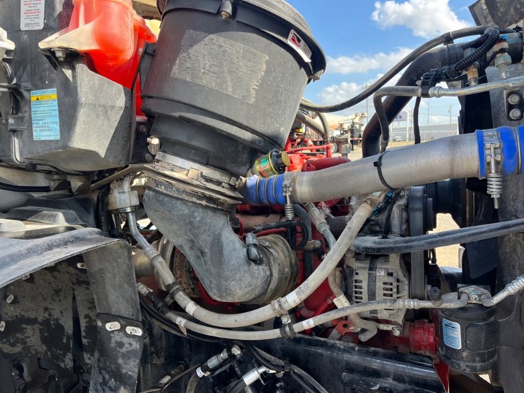 2020-freightliner-114sd-image-10