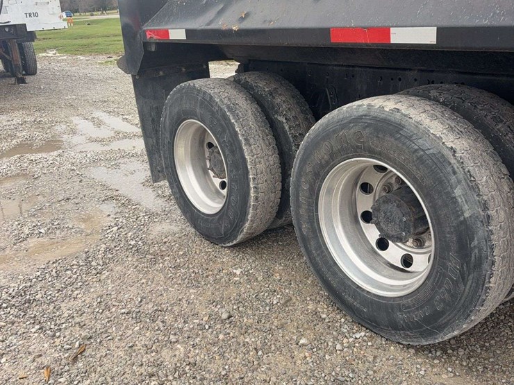 2009-freightliner-business-class-m2-106-image-20