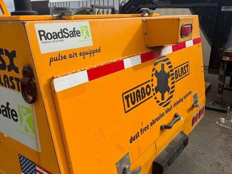 dickson-ind.-4080-sx-turbo-blast-asphalt-surface-prep-machine-image-4