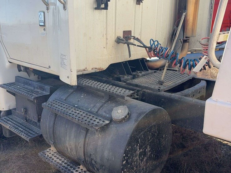 1993-international-8100-image-16