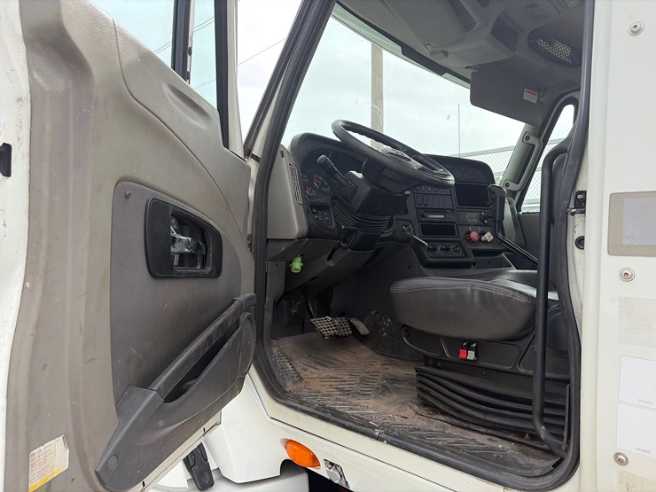 2013-international-prostar-image-13