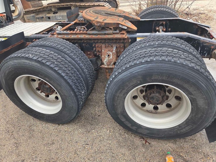 2019-mack-anthem-64t-image-14