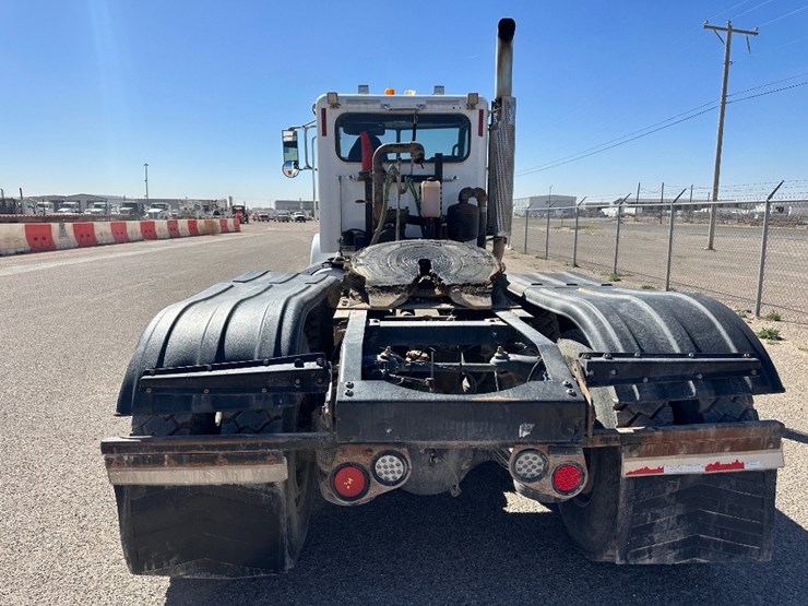 2008-peterbilt-365-image-8