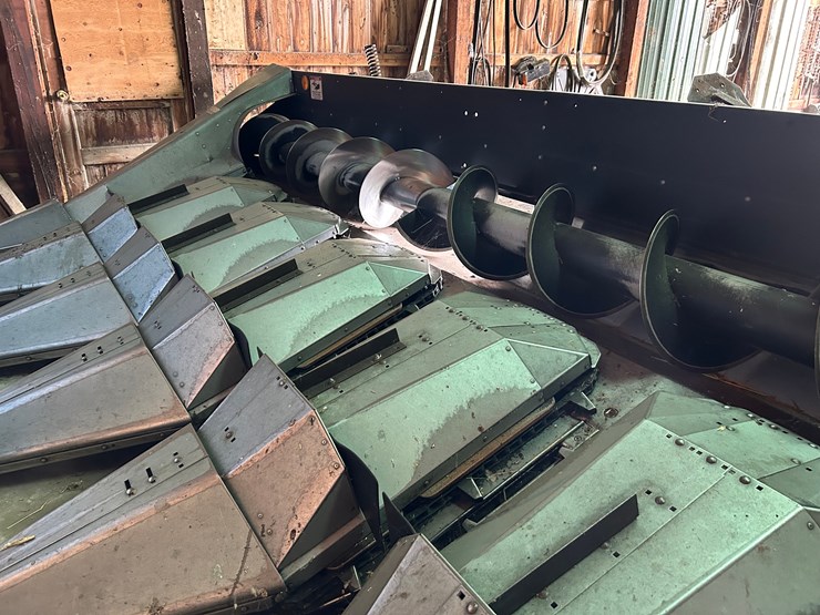 gleaner-6row-corn-head-image-3