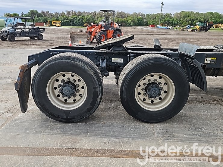 2021-mack-mack-anthem-t64-6x4-truck-tractor,-day-cab,-mp-7-425hp-diesel-engine,-automatic-m-drive-transmission-image-8