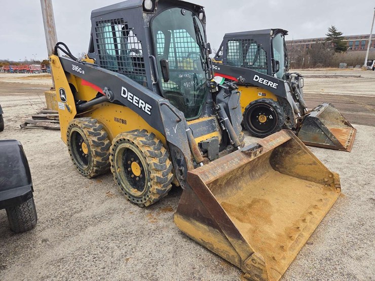 2017-deere-316gr-image-2