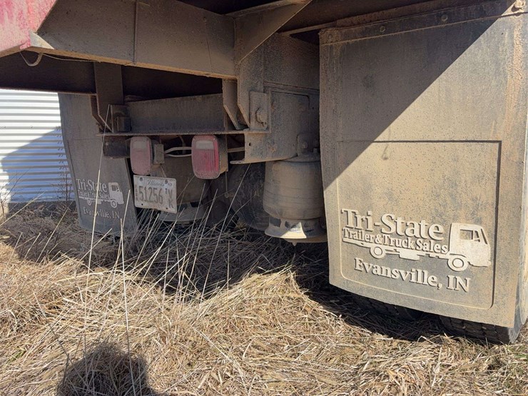 2004-freightliner-fl70-image-14