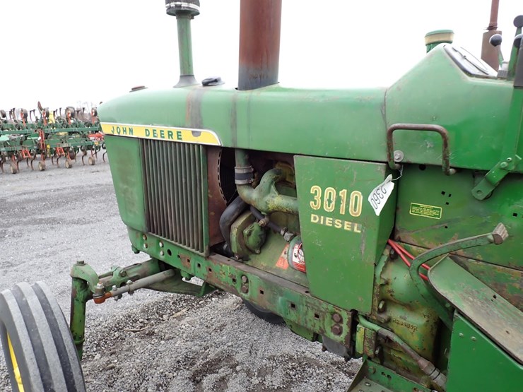 john-deere-3010-image-11