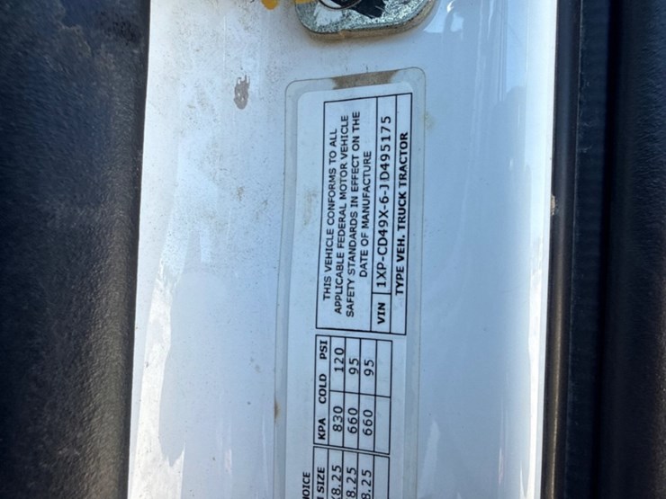 2018-peterbilt-567-image-1