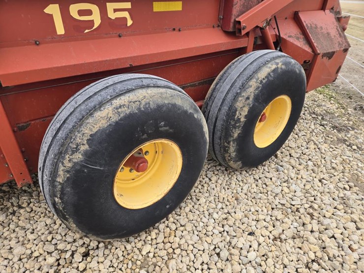 new-holland-195-image-6