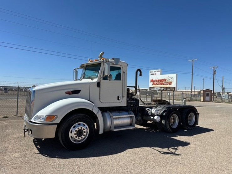 2012-peterbilt-386-image-1