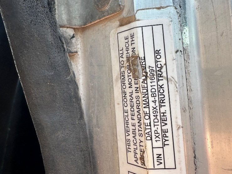 2011-peterbilt-367-image-16