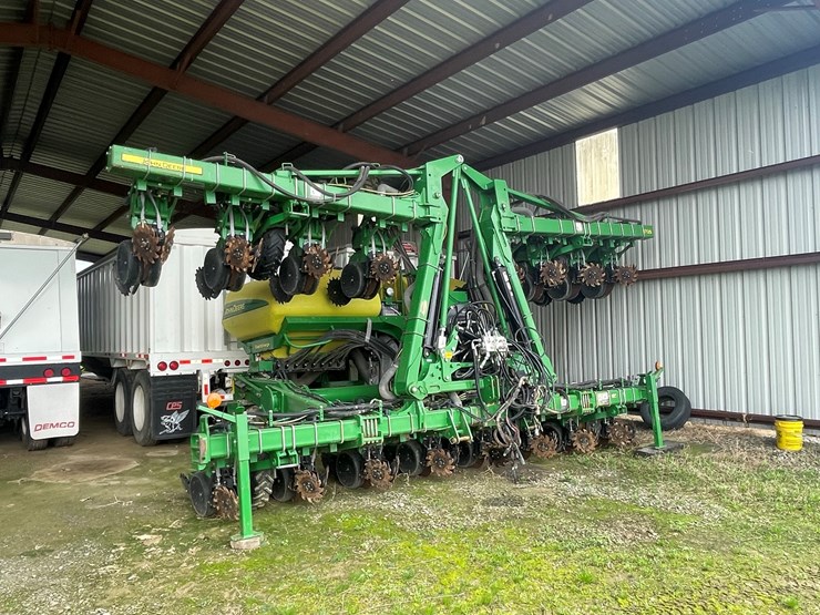 john-deere-1725-image-2