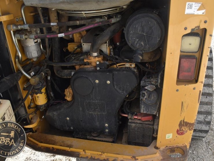 2020-caterpillar-299d3-image-37