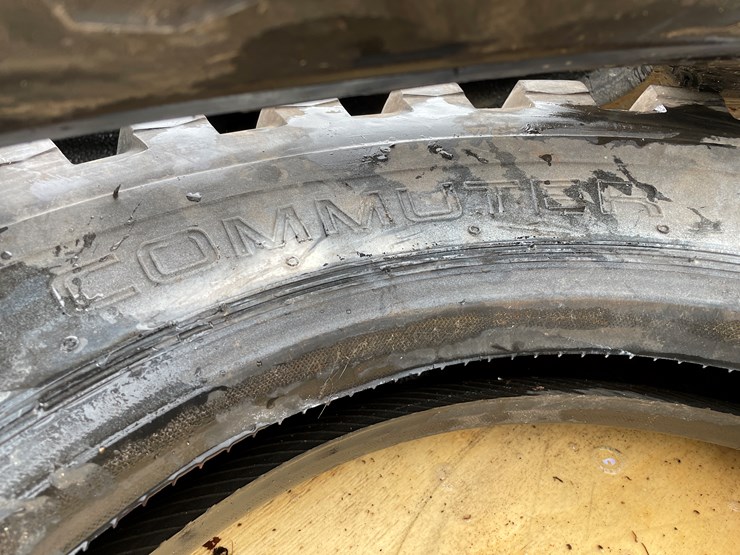 #3053-•-(2)-commuter-tires-image-11