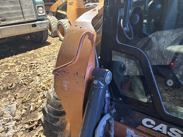 2012-case-sv300-image-26