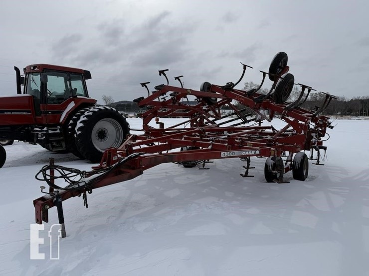 case-ih-4300-image-1