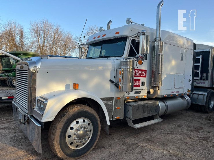 2007-freightliner-fld132-classic-xl-image-3