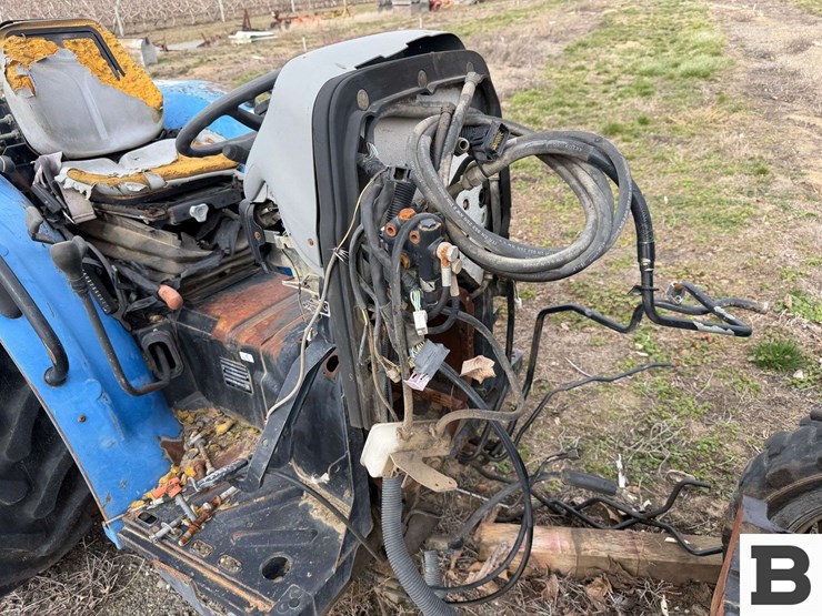 new-holland-tn75vas-tractor---parts-image-15