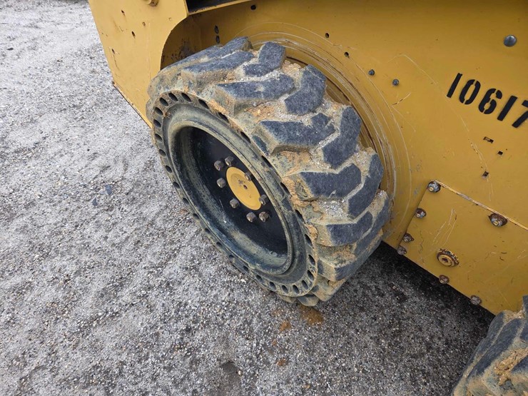 2017-deere-316gr-image-12