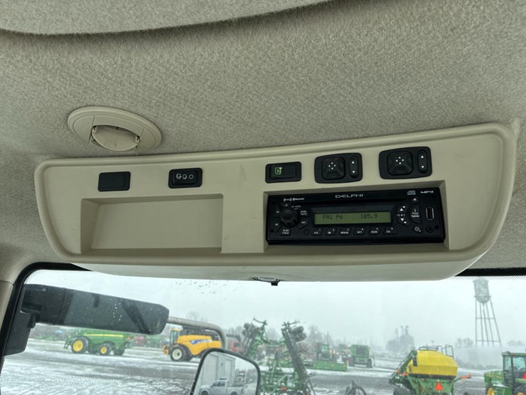 2011-john-deere-8335r-image-63