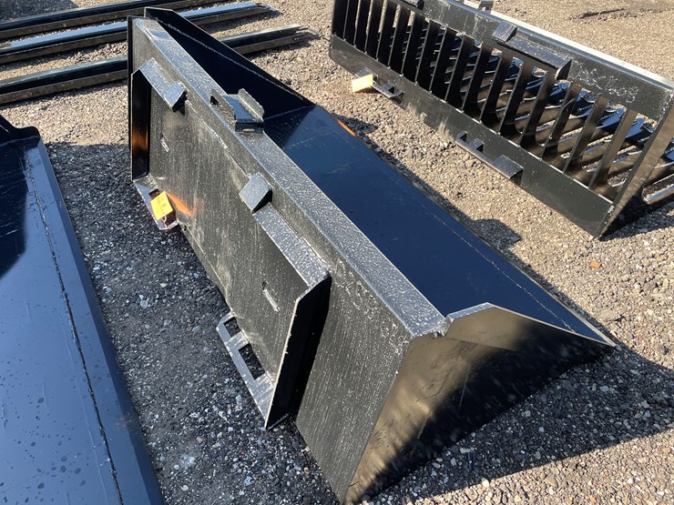 #3044-•-66"-skid-steer-bucket-with-blade-image-4