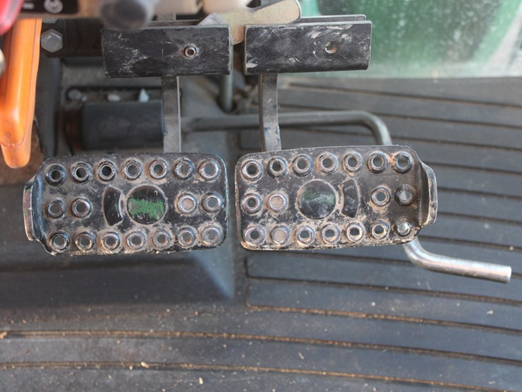 2011-john-deere-6115d-image-57