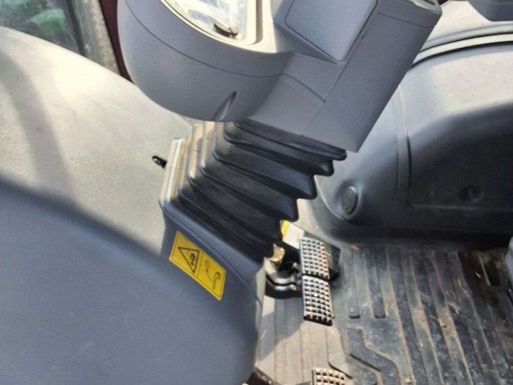 2017-versatile-260-image-28