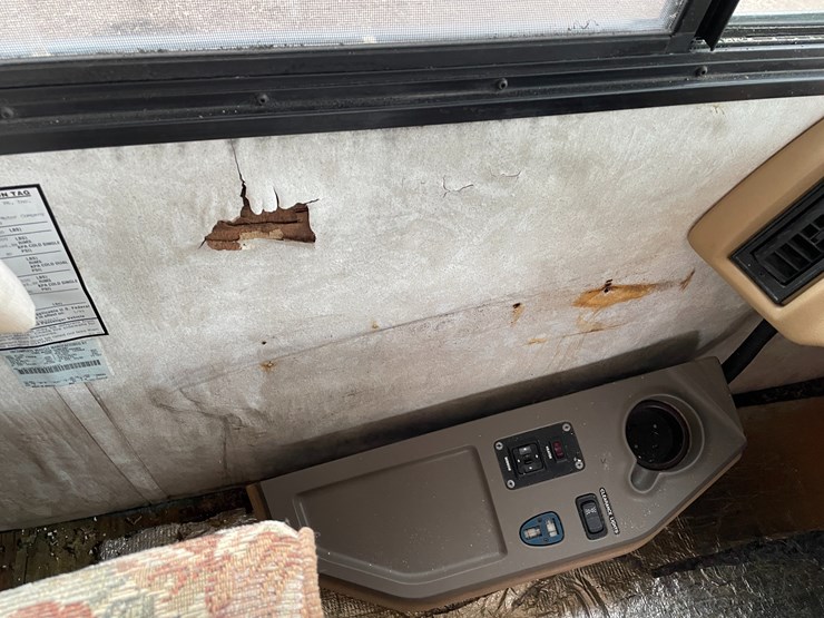 #2026-•-1999-ford-fleetwood-bounder-32h-rv-(has-wi-title)-image-30