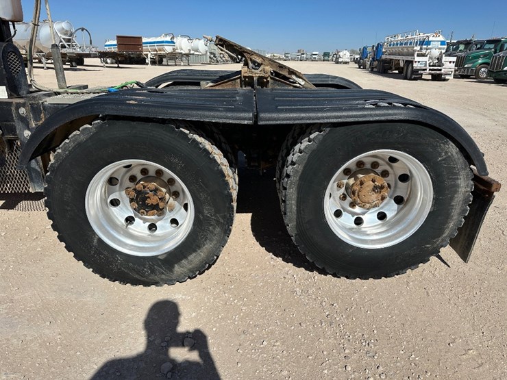 2007-peterbilt-386-image-7