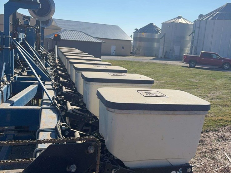 2009-kinze-3600-image-14