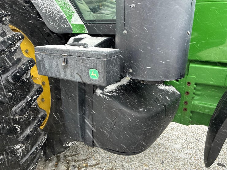 2011-john-deere-8335r-image-16
