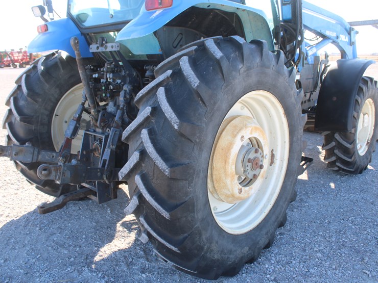 new-holland-tm125-image-42