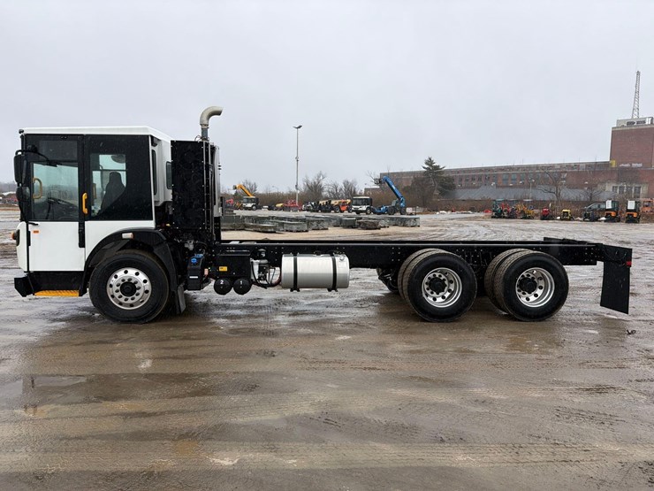 2025-dennis-eagle-proview-image-1