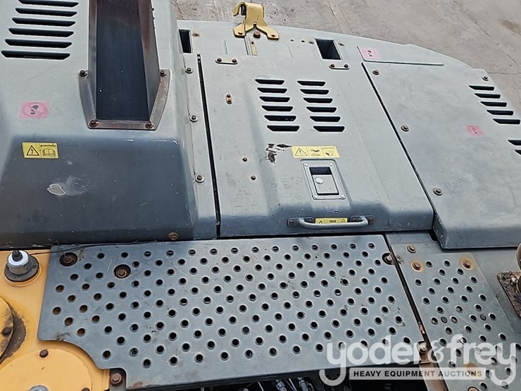 2020-volvo-ec200el-image-40