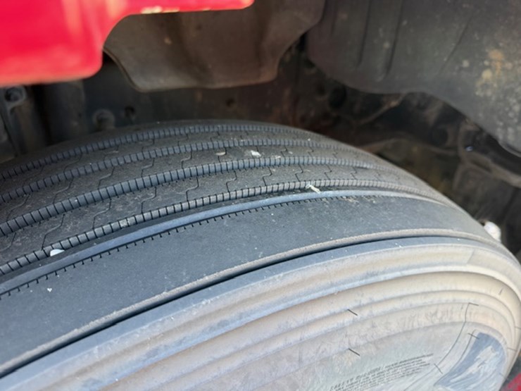 2013-freightliner-cascadia-113-image-16