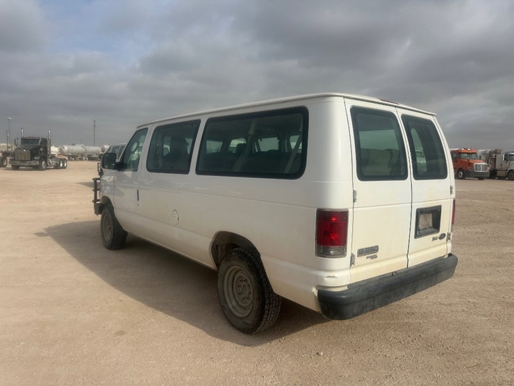 2013-ford-e350-image-5