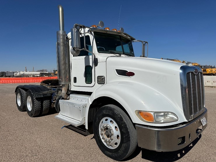 2012-peterbilt-386-image-3