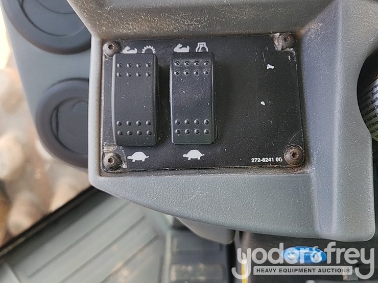 2011-caterpillar-cp74-image-34