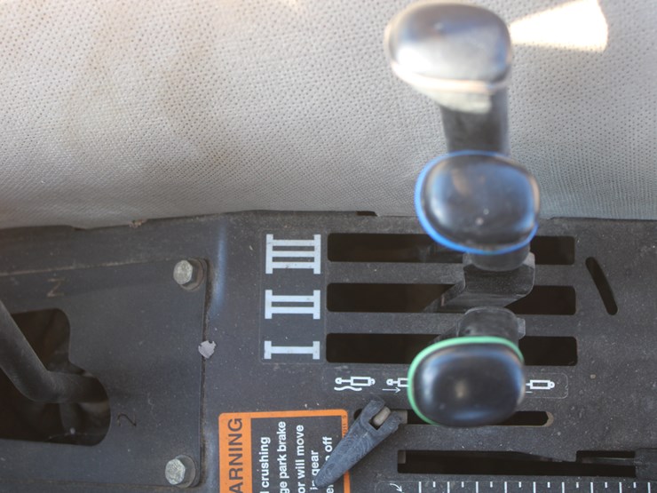 2011-john-deere-6115d-image-53